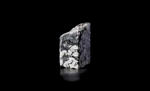 贾达尔石（Jadarite） 图片来源：力拓集团