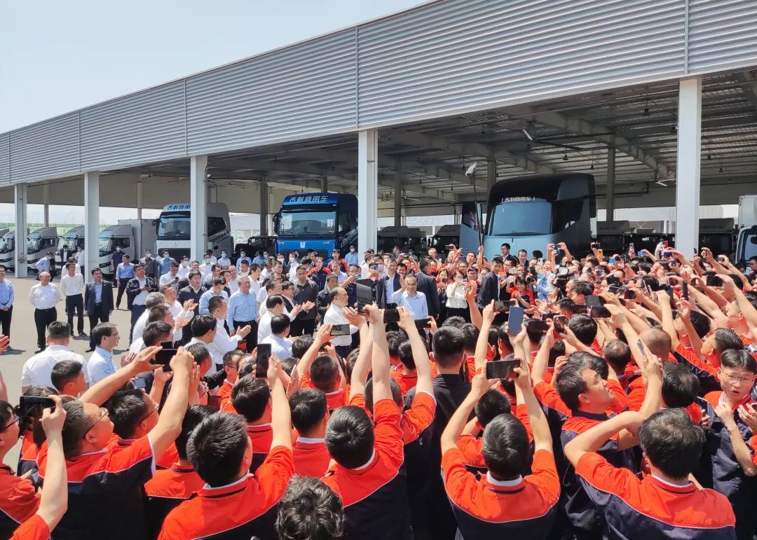 国务院总理李克强考察吉利新能源商用车上饶低碳数智工厂