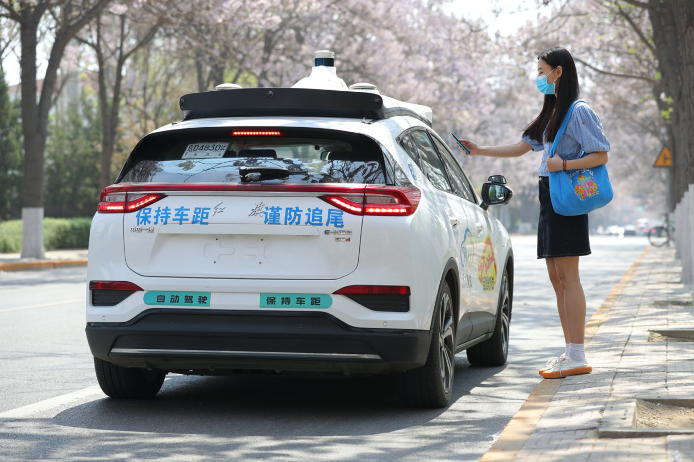 主驾可无人！全国首个乘用车无人化运营试点在北京开放