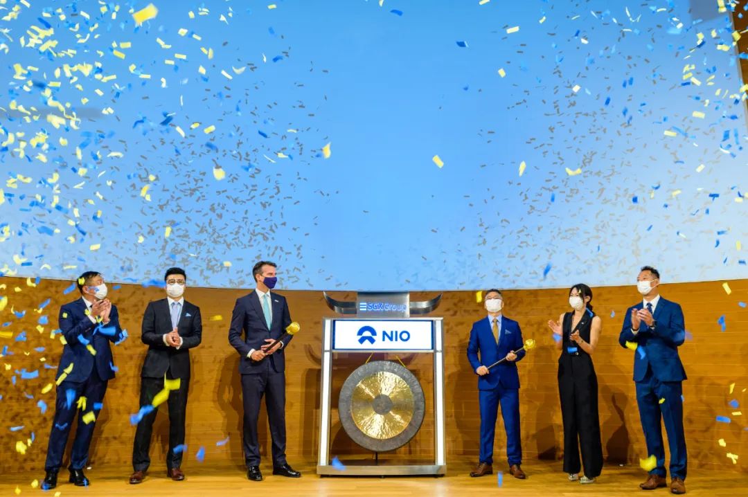 全球首家三地上市车企诞生！蔚来正式登陆新交所