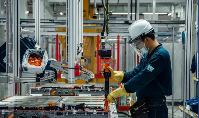 北京奔驰国产新一代电池下线