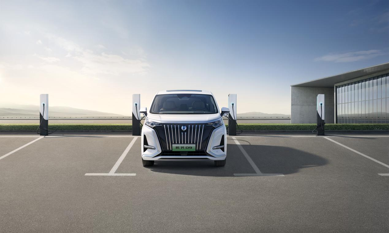 高端新能源MPV腾势D9上市！起售价32.98万元