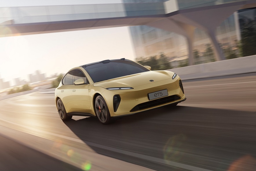 蔚来ET5电动汽车