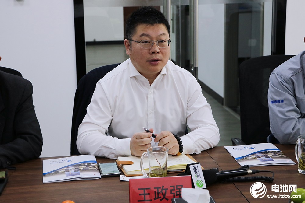 中国电池新能源产业链调研团一行参观考察顶皓新能源 中国电池新能源产业链调研团一行参观考察顶皓新能源