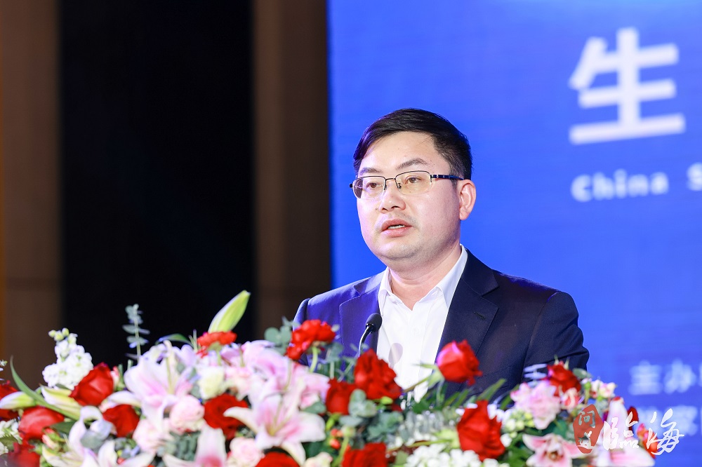   临海市人民政府党组成员、副市长严齐军