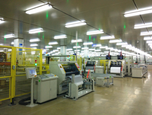 ▲ 湖南红太阳新能源科技有限公司的200兆瓦高效光伏组件智能制造示范线。(图片来源:湖南工业和信息化厅) ▲ 湖南红太阳新能源科技有限公司的200兆瓦高效光伏组件智能制造示范线。(图片来源:湖南工业和信息化厅)