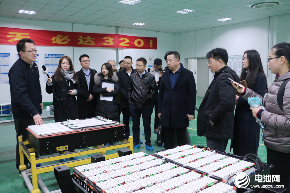 中国电池新能源产业链调研团一行参观南京金龙