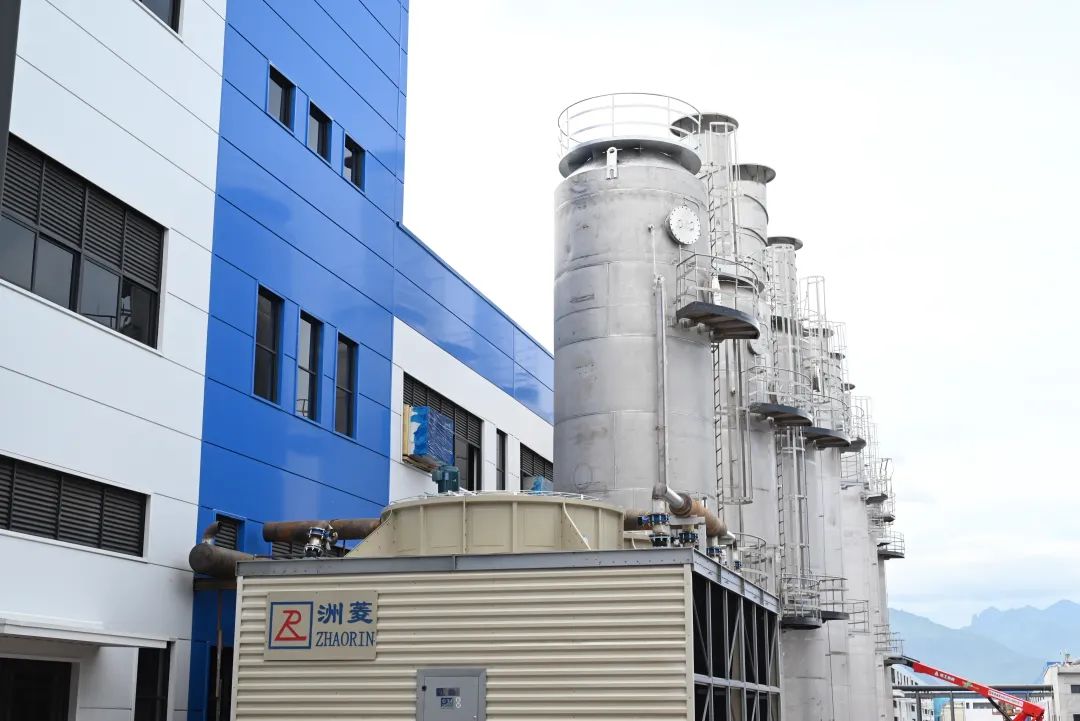 鹏辉能源衢州工业园一角