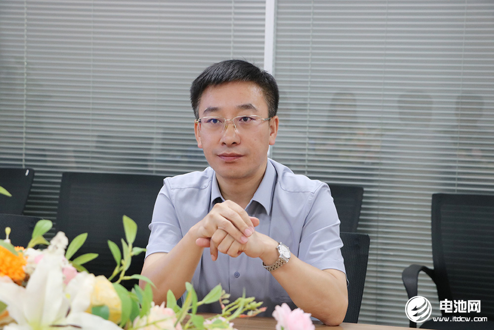 中关村新型电池技术创新联盟秘书长于清教一行参观考察奥特维智能装备