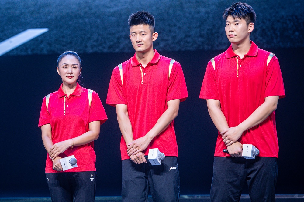 马拉松冠军孙英杰（左）、羽毛球冠军谌龙（中）、羽毛球冠军刘雨辰（右）