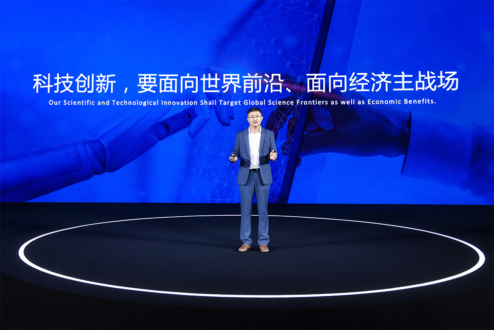 （宁德时代首席科学家吴凯现场发言）