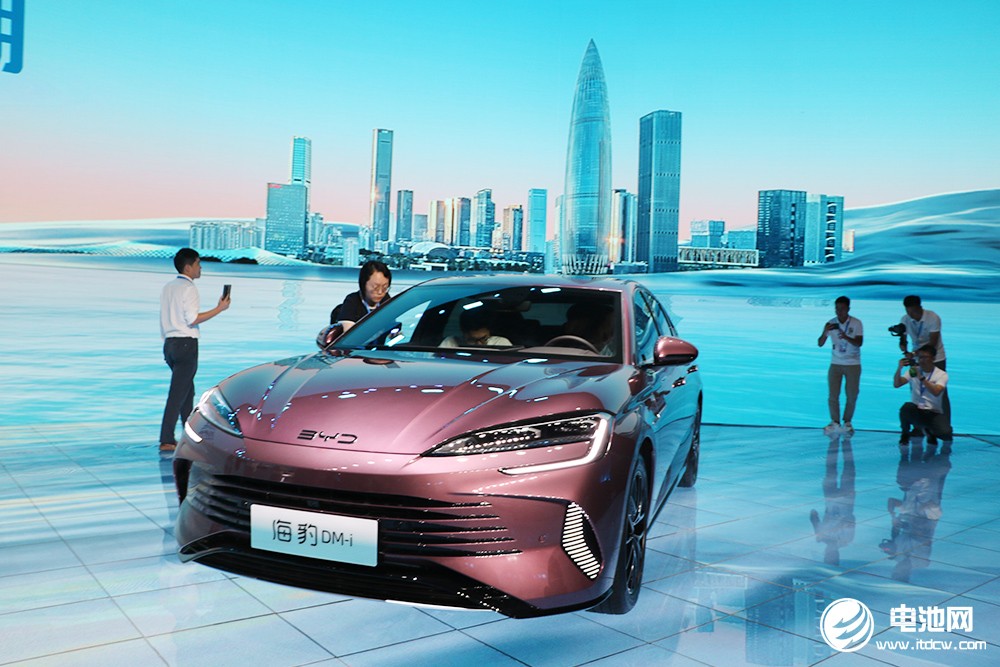 比亚迪海洋网销量超140万辆 海豹DM-i抢占中型轿车市场
