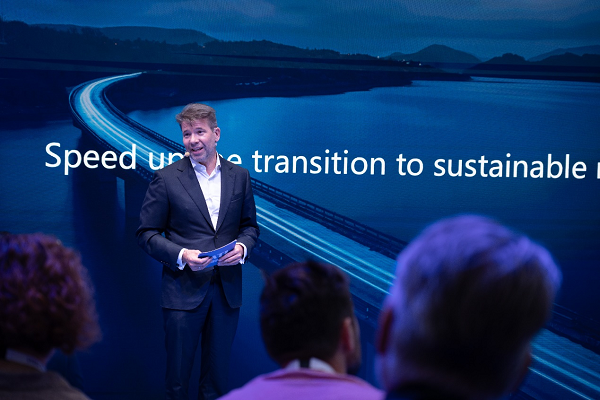 宁德时代欧洲总裁徐天浩在神行超充电池欧洲发布会上致辞