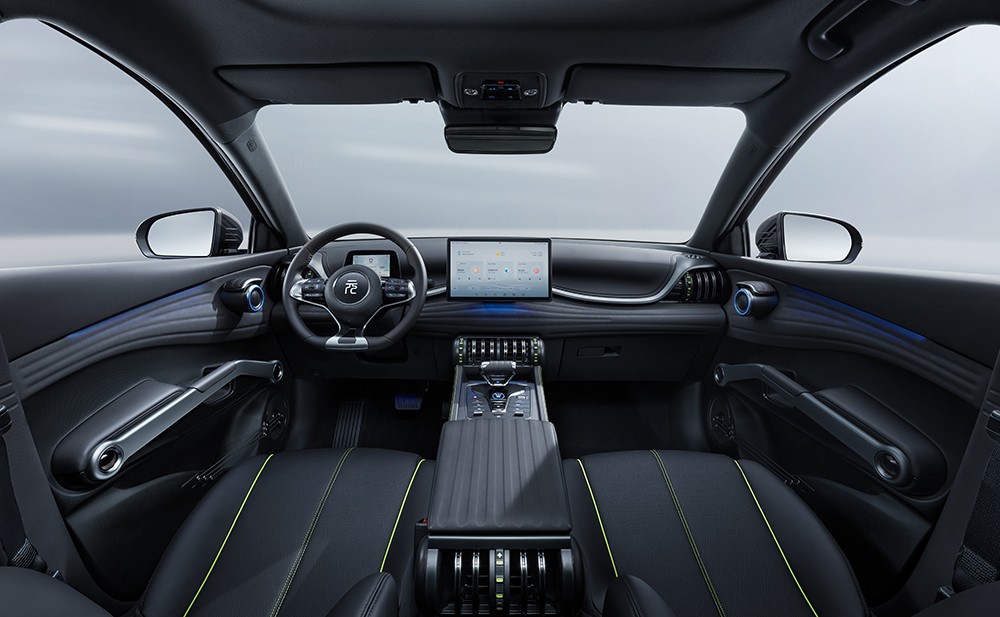 比亚迪王朝荣耀版压轴好戏！元PLUS荣耀版11.98万元起上市