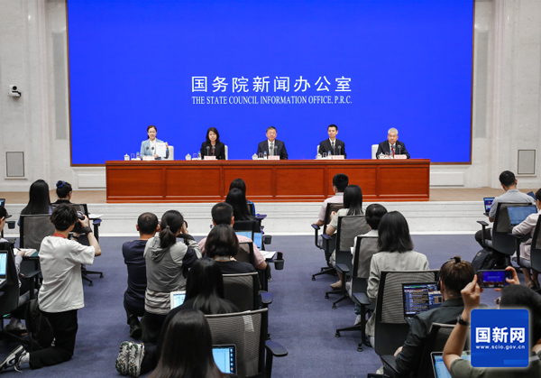 中国国务院新闻办公室发布《中国的能源转型》白皮书