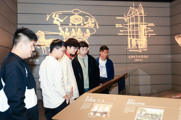 TA来了！中国首个新能源汽车科普馆在河南郑州开馆