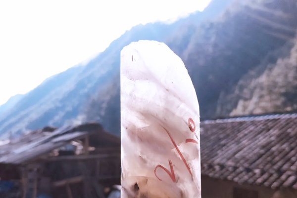 毛阳萤石矿岩心 图片来源：浙矿集团