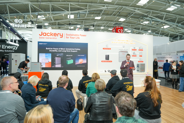 华宝新能新一代家庭绿电系统亮相德国光伏展