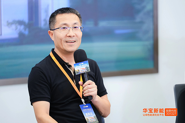 图：华宝新能董事长兼总经理孙中伟先生现场分享