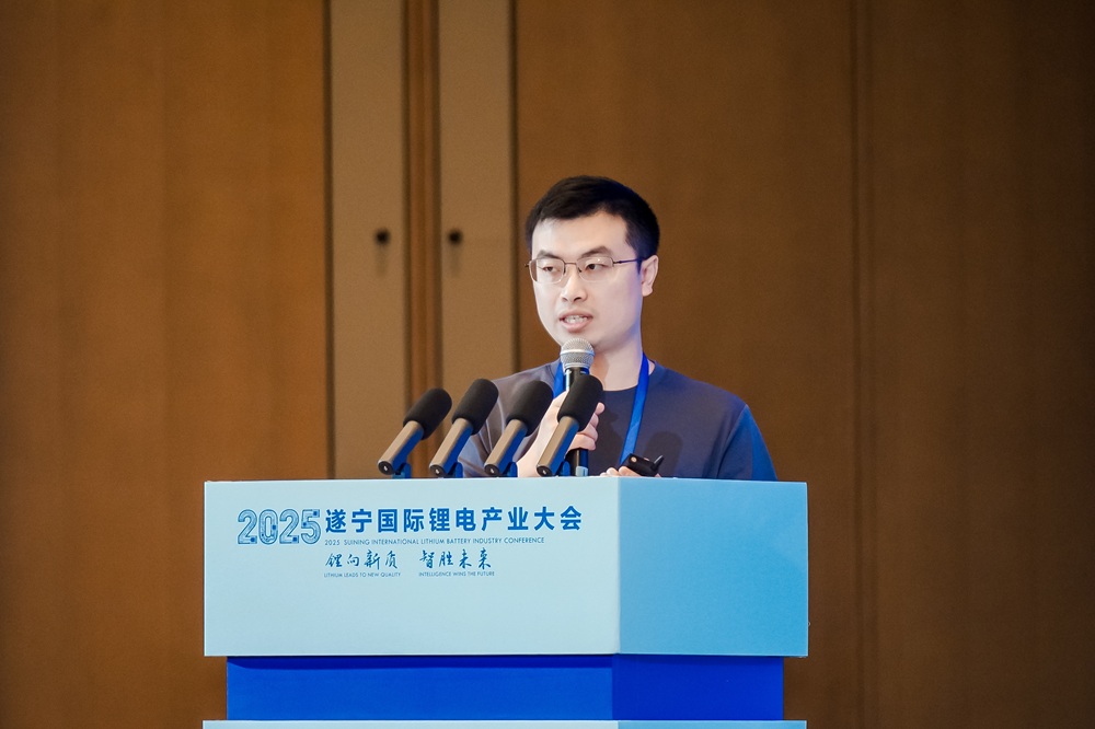 无锡盘古新能源有限责任公司董事长胡明祥