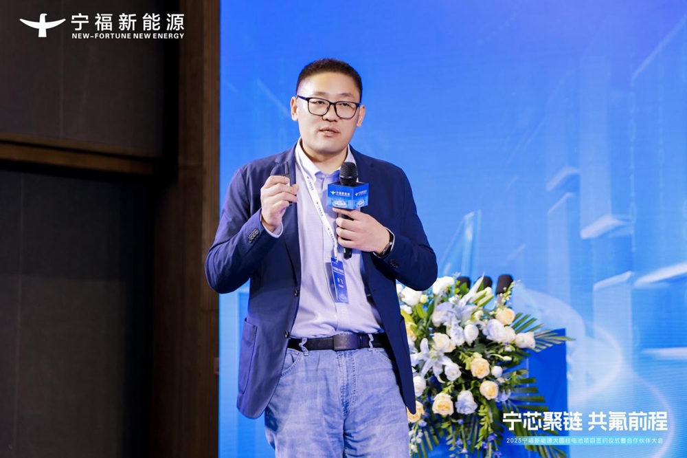 新一代全极耳“氟芯”大圆柱电池系列产品发布 打造动力电池性价比之王