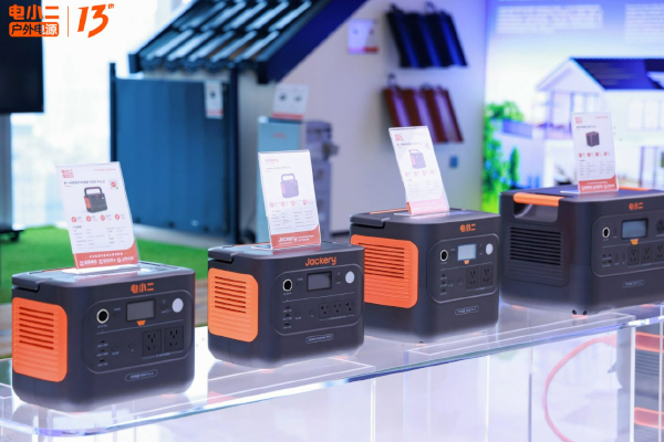 华宝新能电小二迎十三周年 携手侣行夫妇再赴新程