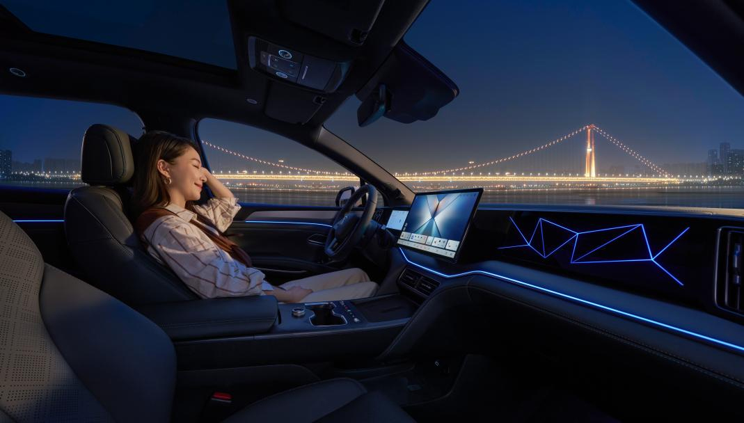 9.98万起，2026款宋L DM-i上市，纯电续航200km，标配云辇C！