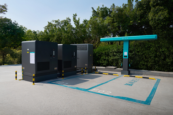 电动化上半场完美收官！比亚迪发布第二代刀片电池及闪充技术