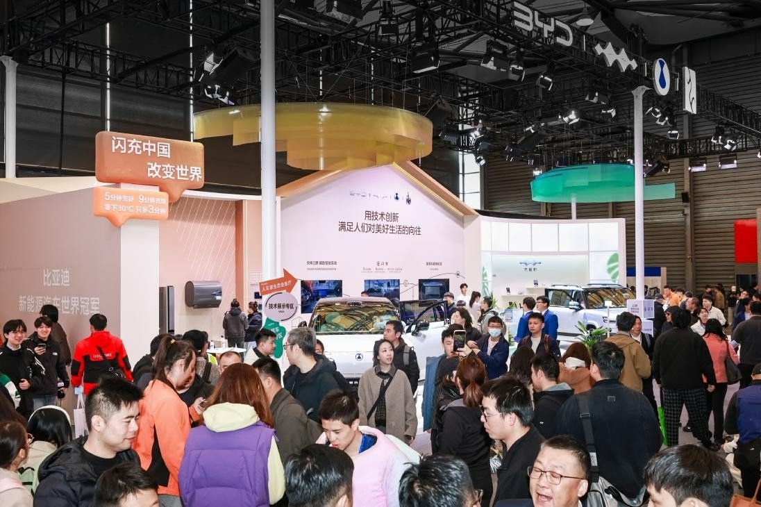 重构“人-车-家”全场景新范式 比亚迪亮相AWE2026 重构“人-车-家”全场景新范式 比亚迪亮相AWE2026