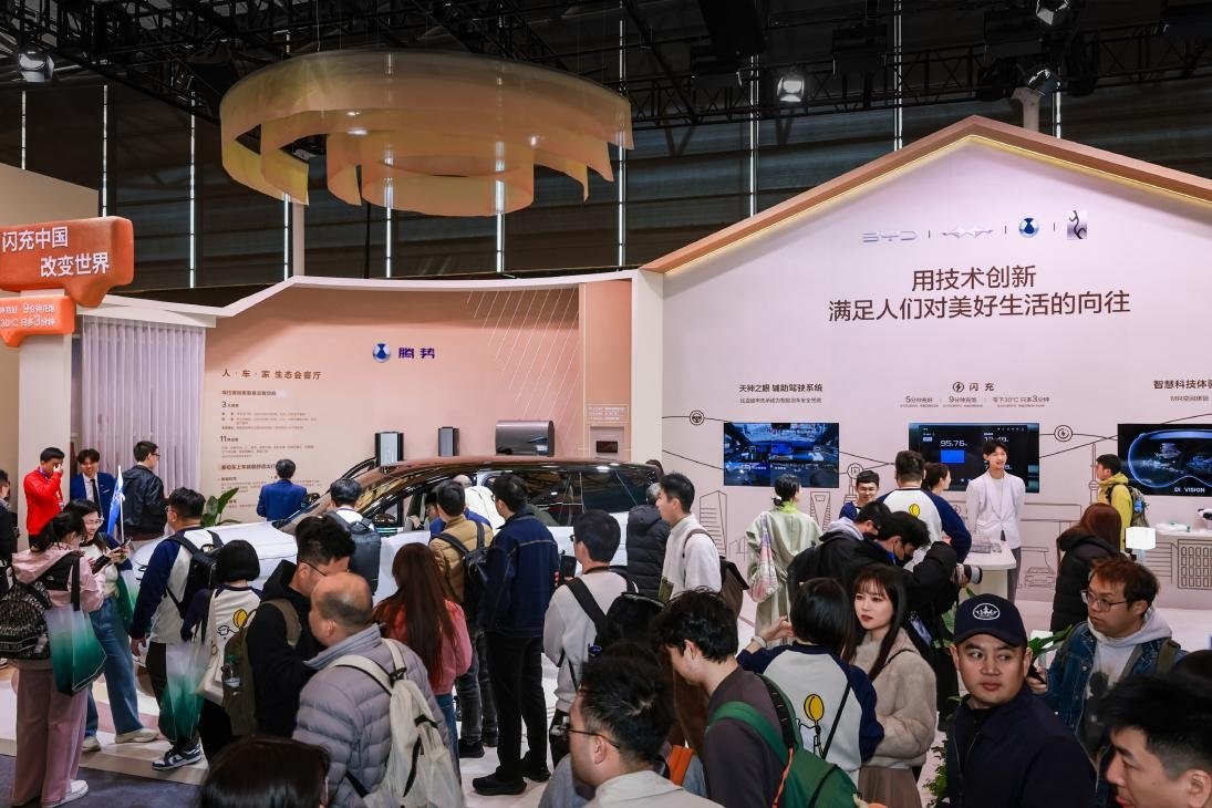 重构“人-车-家”全场景新范式 比亚迪亮相AWE2026 重构“人-车-家”全场景新范式 比亚迪亮相AWE2026