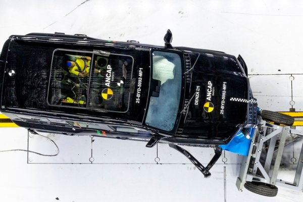 方程豹豹5澳洲五星安全评级被扣分？原来是撞飞了测试车