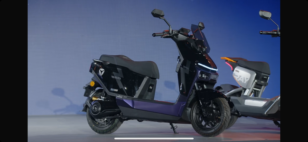 量产落地！太蓝新能源联合雅迪发布半固态电池高端电摩