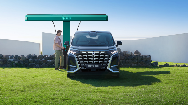 第二代腾势D9上市35.98万元起