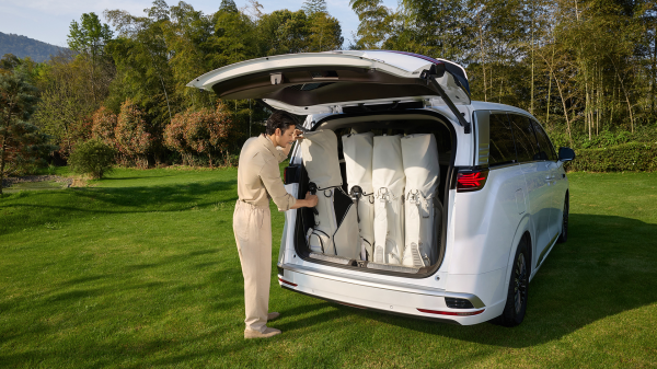 第二代腾势D9上市35.98万元起