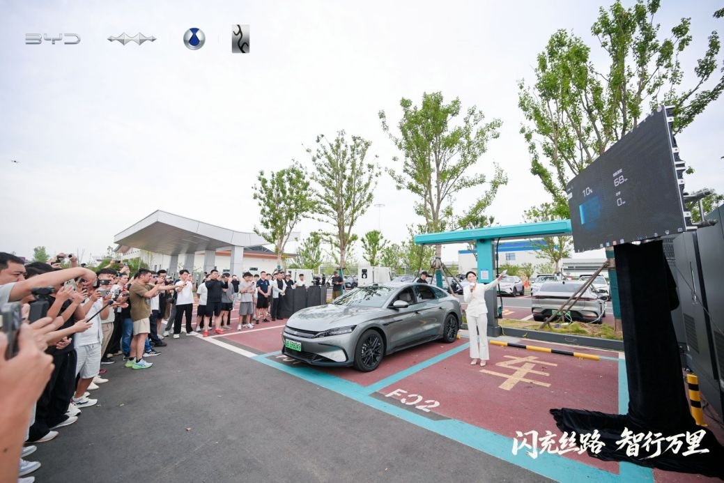 闪充破局丝路,智驾稳驭万里!比亚迪护航海上新丝路! 闪充破局丝路,智驾稳驭万里!比亚迪护航海上新丝路!