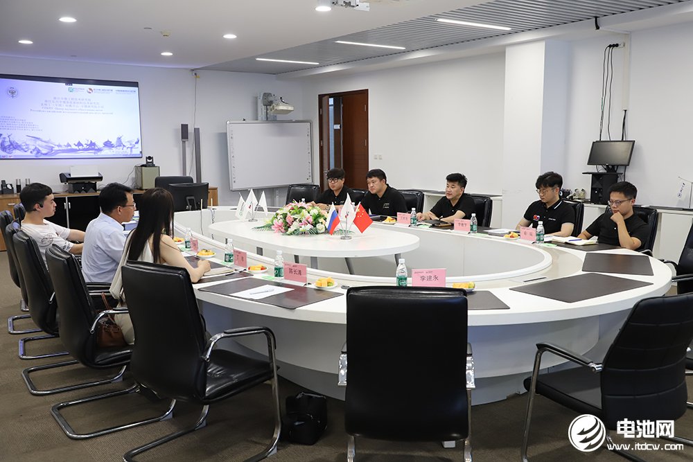 中国电池新能源产业链调研采访团一行到访浙江中俄工程技术研究院、中关村新型电池技术创新联盟技术创新中心(长三角) 中国电池新能源产业链调研采访团一行到访浙江中俄工程技术研究院、中关村新型电池技术创新联盟技术创新中心(长三角)